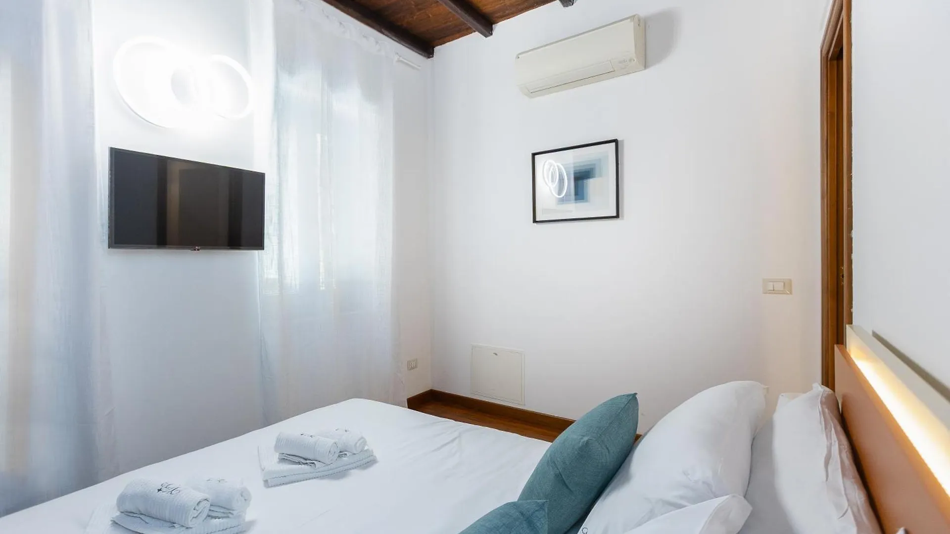 Vicolo Trevi Apartment By Rental In 罗马