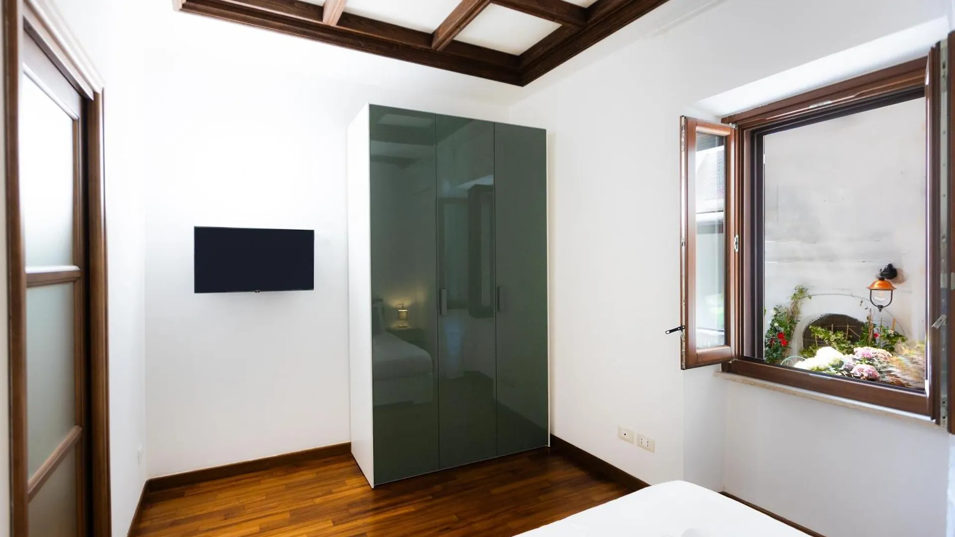 Vicolo Trevi Apartment By Rental In 罗马