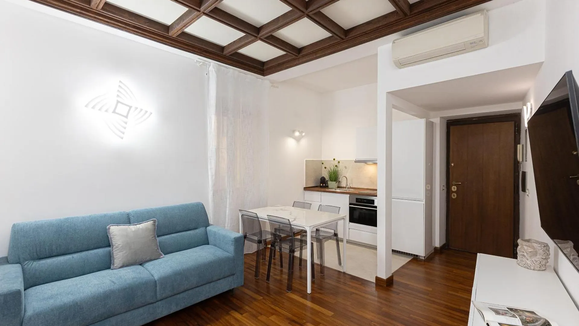 Vicolo Trevi Apartment By Rental In Rome Italy
