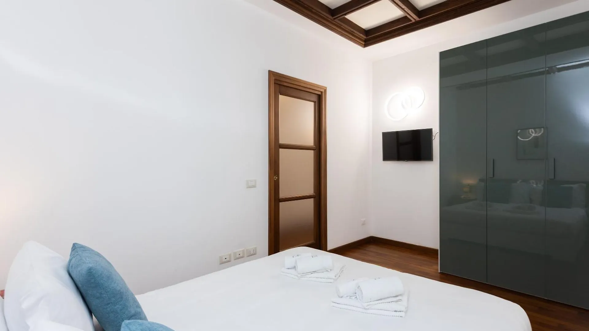 Vicolo Trevi Apartment By Rental In Rome