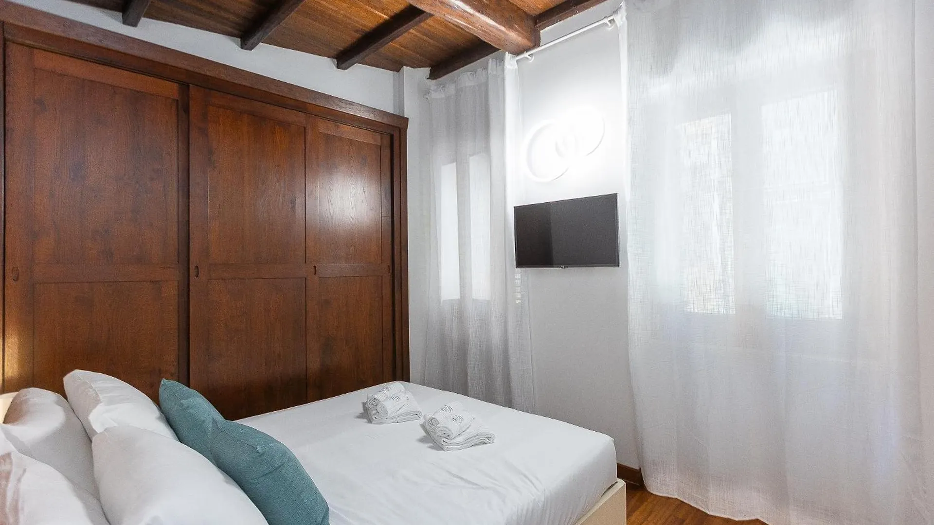 Vicolo Trevi Apartment By Rental In Rome 0*,  Italy